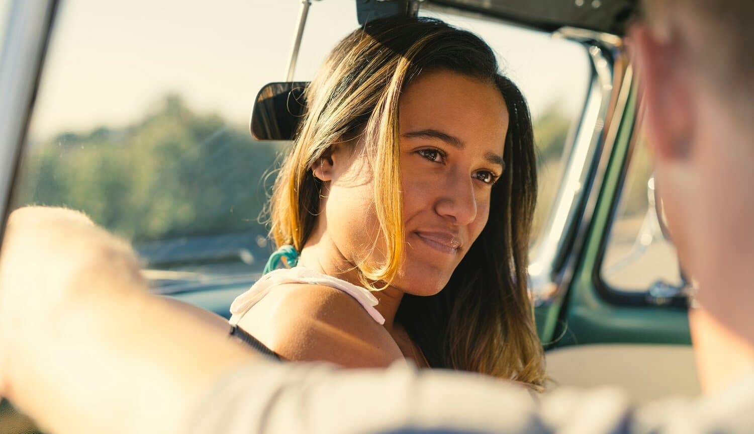 Ein Over-Shoulder-Shot bei einer Schuss-Gegenschuss-Montage in einem Roadmovie.